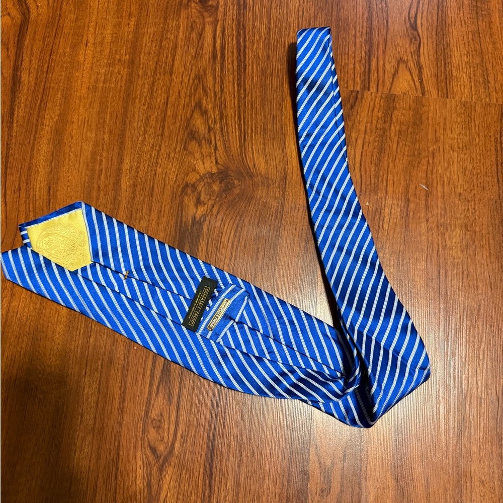 Donald J Trump Signature Collection Blue White Striped Silk Tie